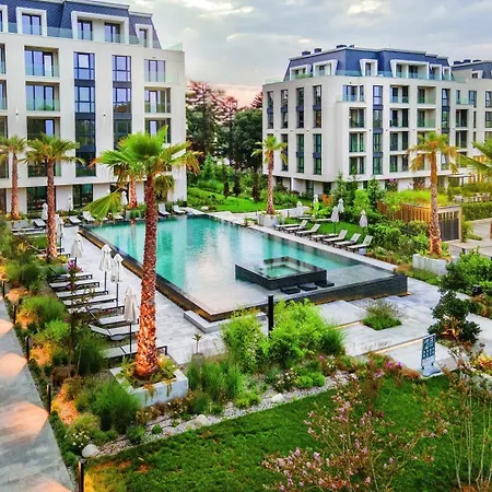 Apartment Azur Premium | Pool View