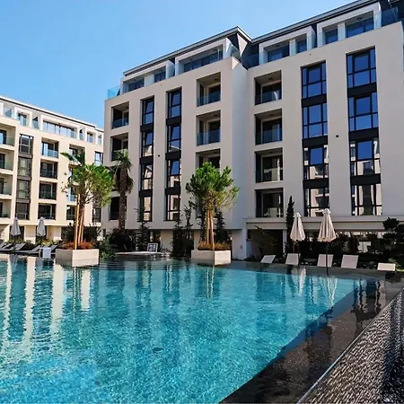 Apartment Azur Premium | Pool View Warna