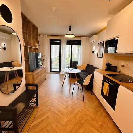Azur Premium | Pool View Apartment Warna